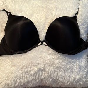 Victoria's Secret Bra size: 32D bombshell plunge